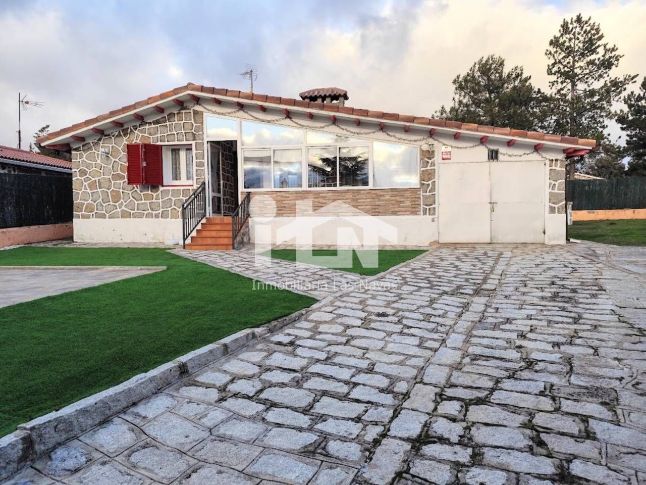 Exterior view of House or chalet for sale in Navalperal de Pinares  with Heating, Private garden and Terrace