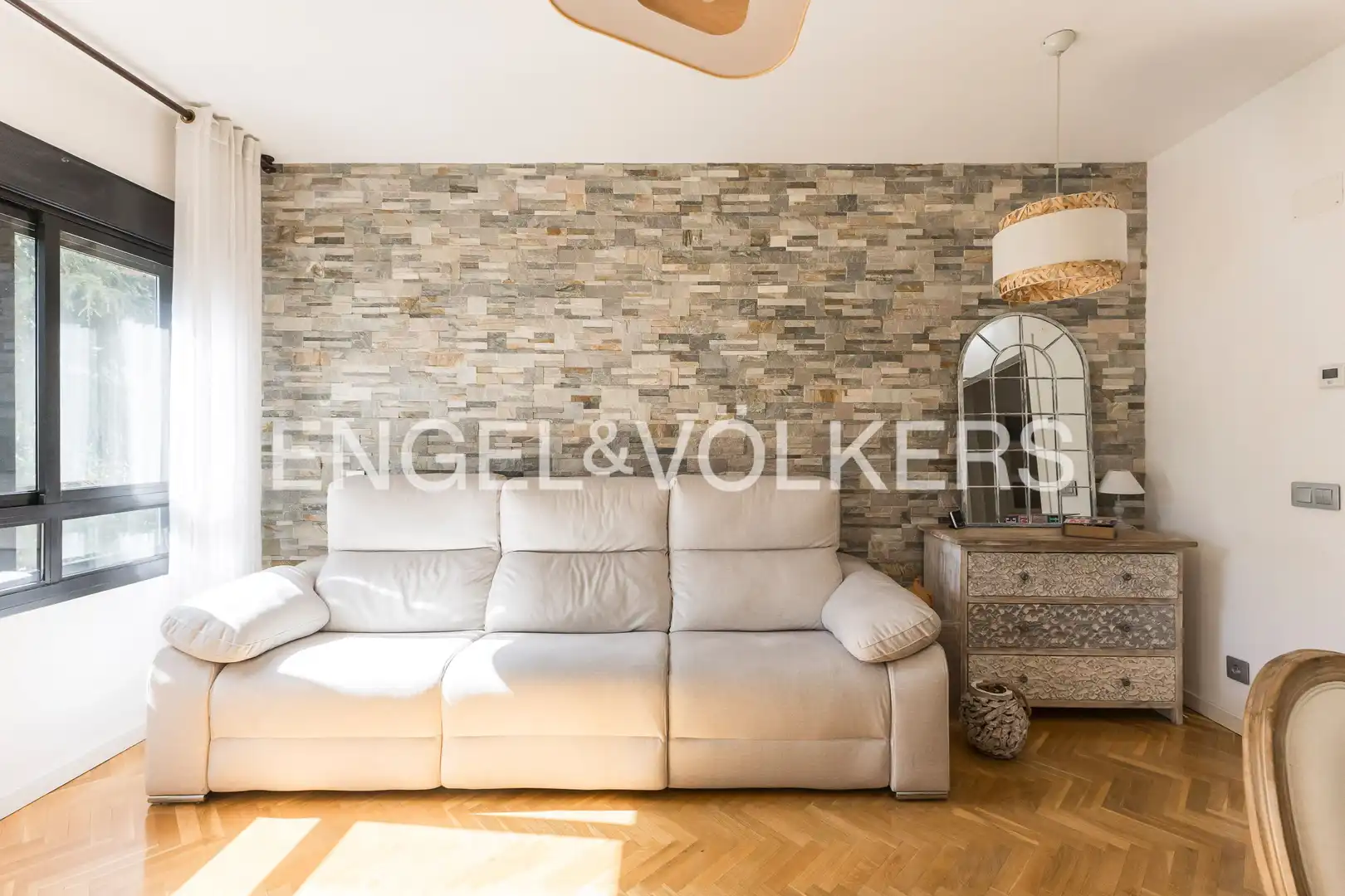 Living room of Flat for rent in Madrid  with Air Conditioner, Heating and Private garden