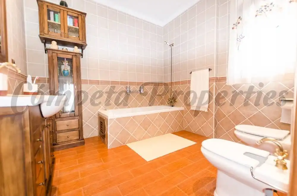 Casa amb terrassa en venda a Sayalonga, imagen 12