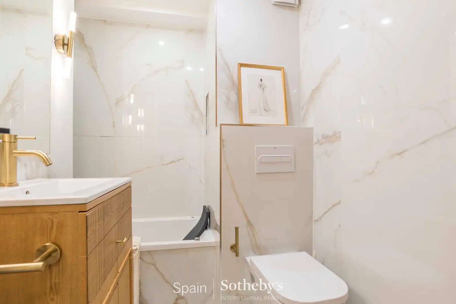 Bathroom of Apartments for rent in Madrid  with Air Conditioner, Heating and Terrace