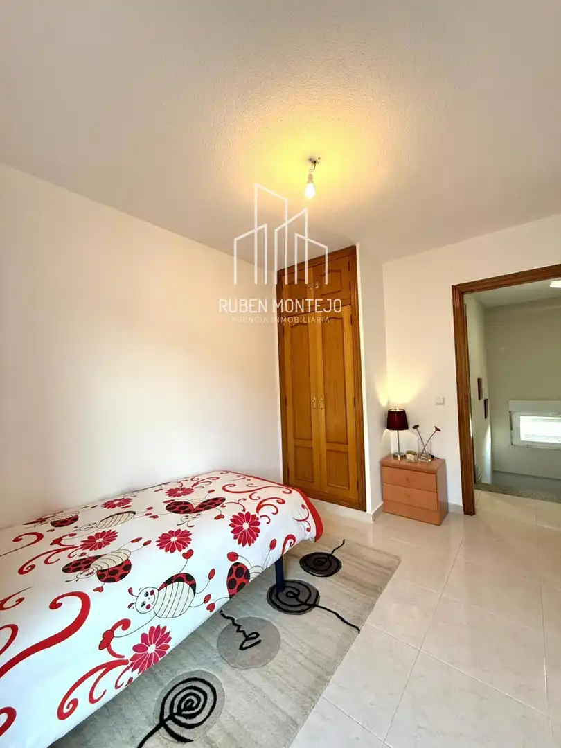 Schlafzimmer von Einfamilien-Reihenhaus zum Verkauf in Matilla de los Caños del Río mit Heizung, Privatgarten und Terrasse