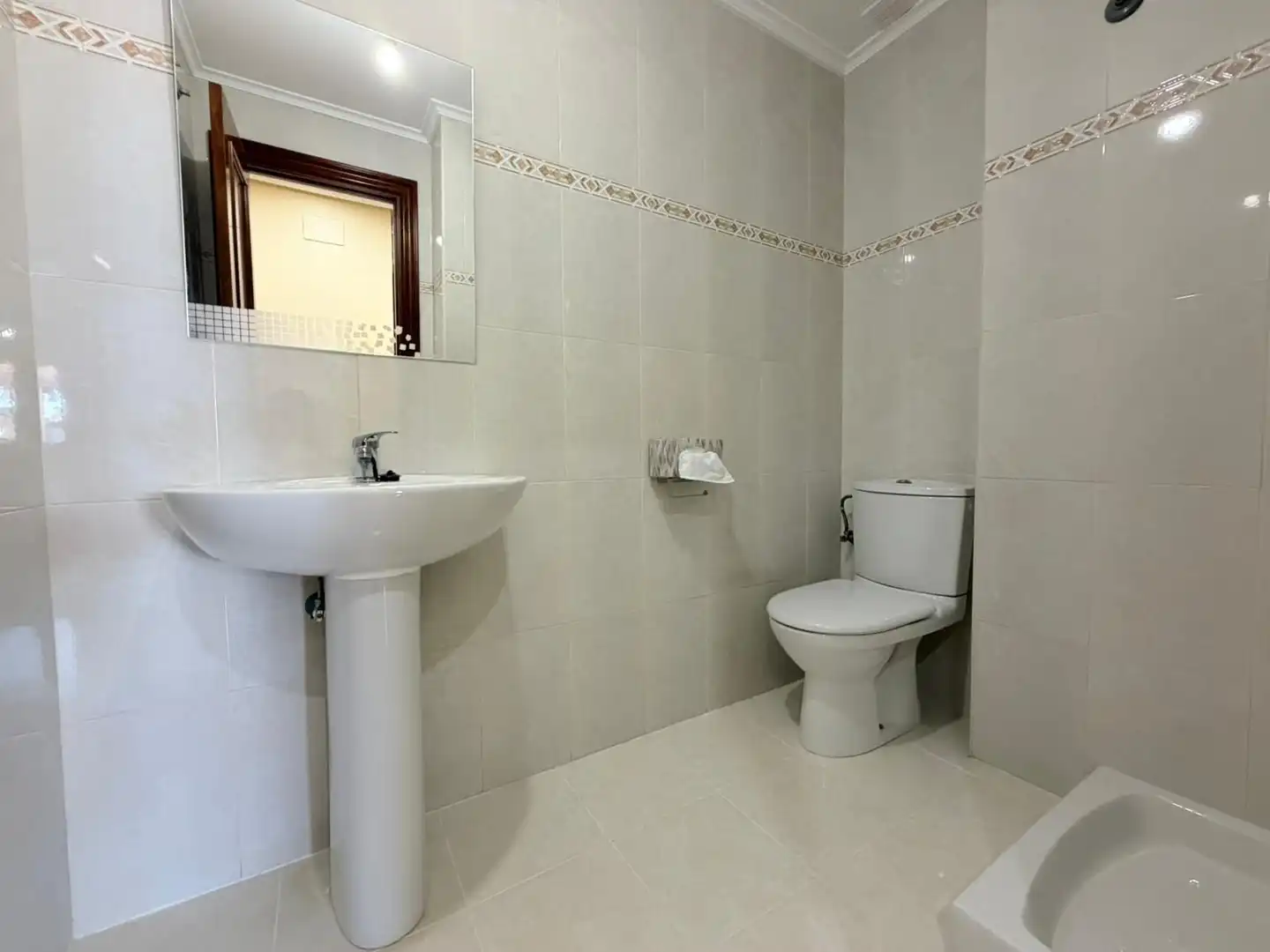 Bany de Apartament en venda en Lardero amb Calefacció, Terrassa i Traster