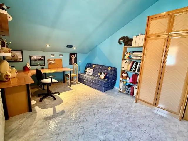 Haus oder Chalet zum Verkauf in Villanueva de la Torre mit Klimaanlage, Heizung und Privatgarten