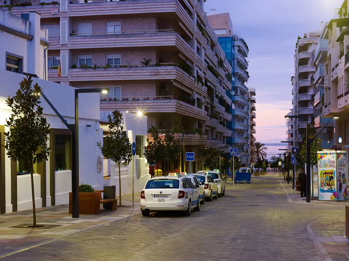 Außenansicht von Geschaftsraum zur Miete in Marbella mit Alarm