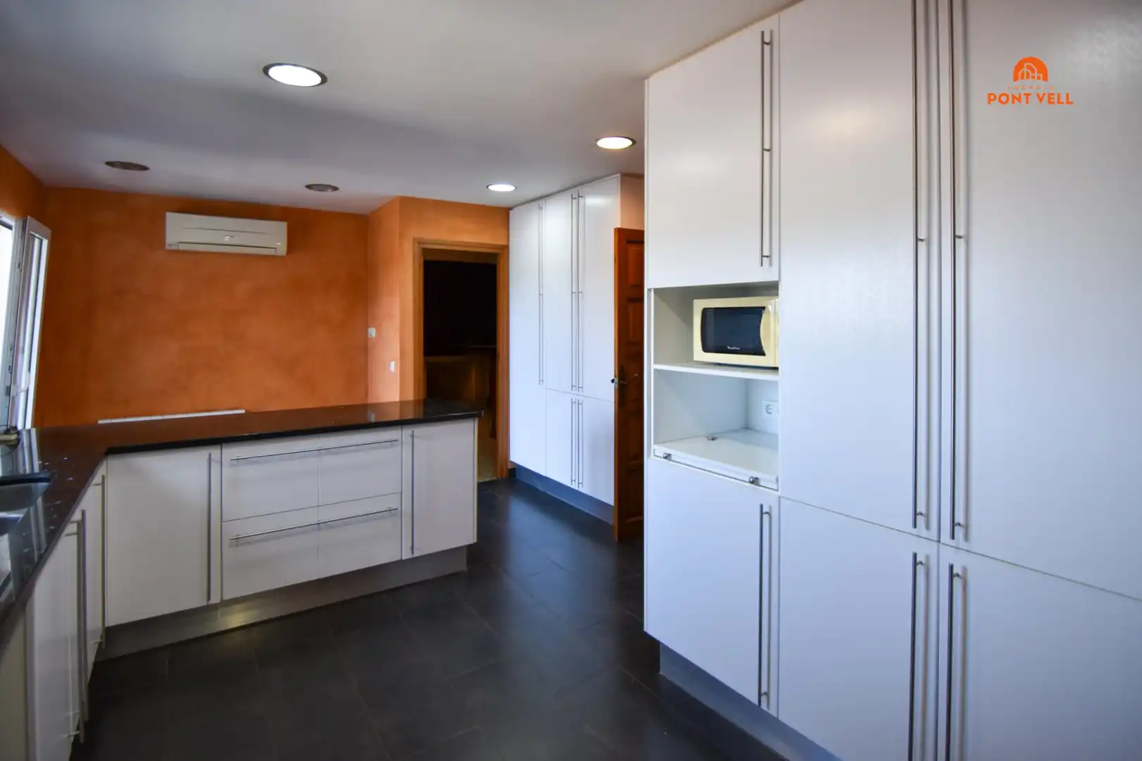 Cocina de Ático en venta en La Bisbal d'Empordà con Calefacción, Terraza y Balcón