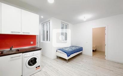 Bedroom of Flat for sale in  Madrid Capital  with Air Conditioner