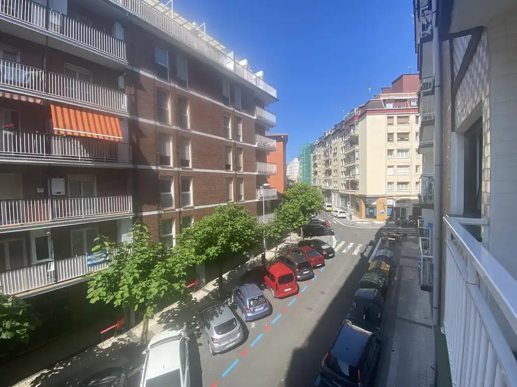 Vista exterior de Piso de alquiler en Donostia - San Sebastián  con Calefacción y Balcón