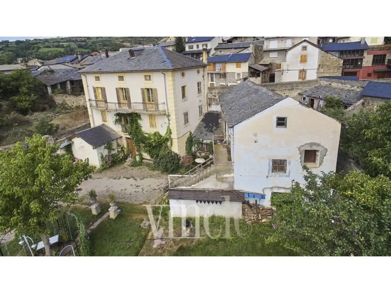 Buildings for sale in Ger