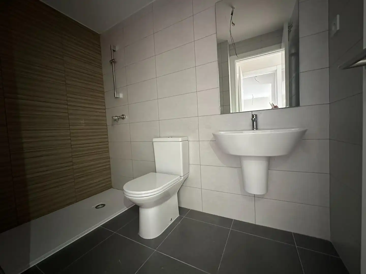 Baño de Piso de alquiler en Mijas con Aire acondicionado, Calefacción y Jardín privado