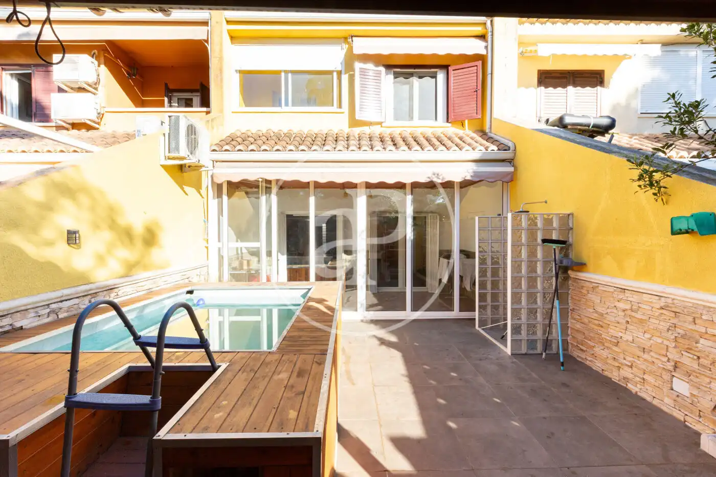Vista exterior de Casa adosada en venta en Riba-roja de Túria con Aire acondicionado, Calefacción y Jardín privado