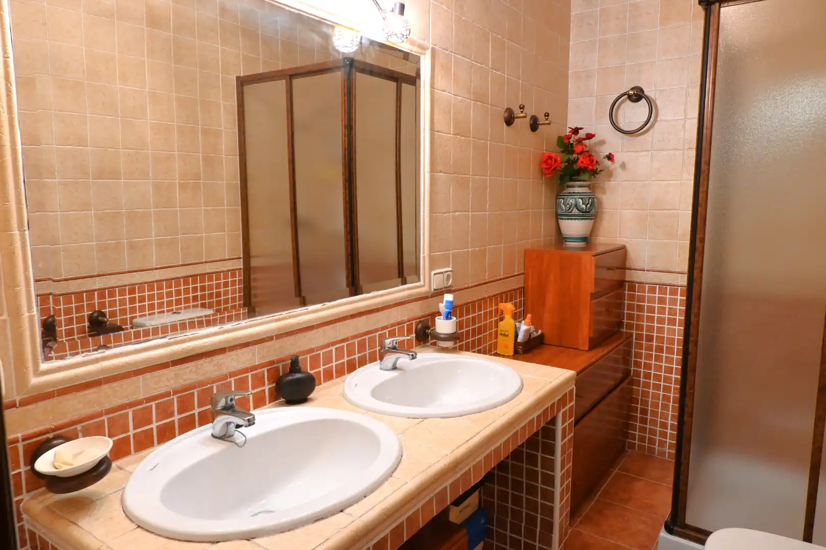 Baño de Casa adosada en venta en Las Gabias con Aire acondicionado, Calefacción y Terraza