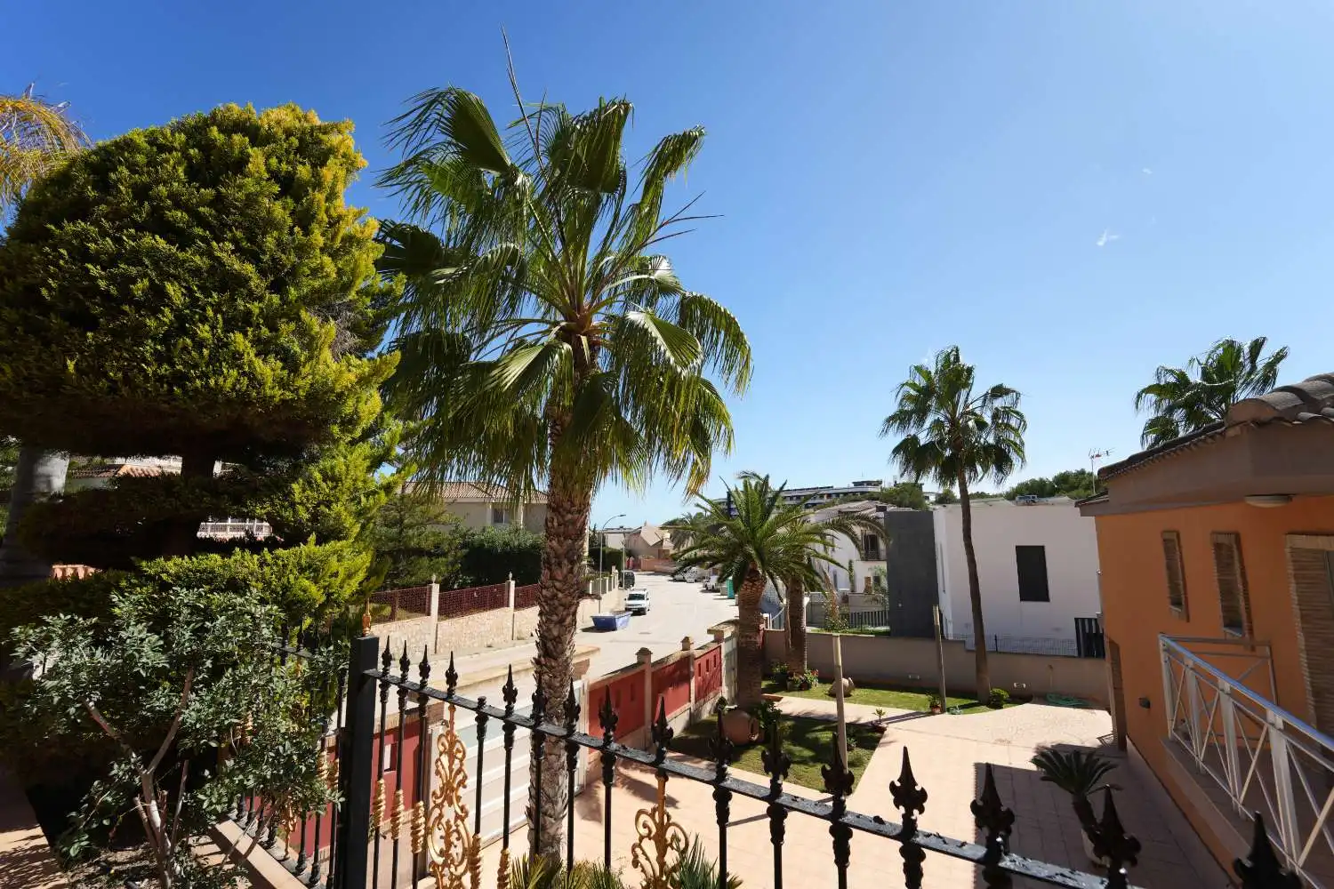 Vista exterior de Casa o xalet en venda en Orihuela amb Aire condicionat, Calefacció i Terrassa