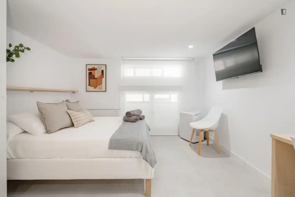 Schlafzimmer von Wohnung zur Miete in Madrid mit Klimaanlage, Heizung und Möbliert