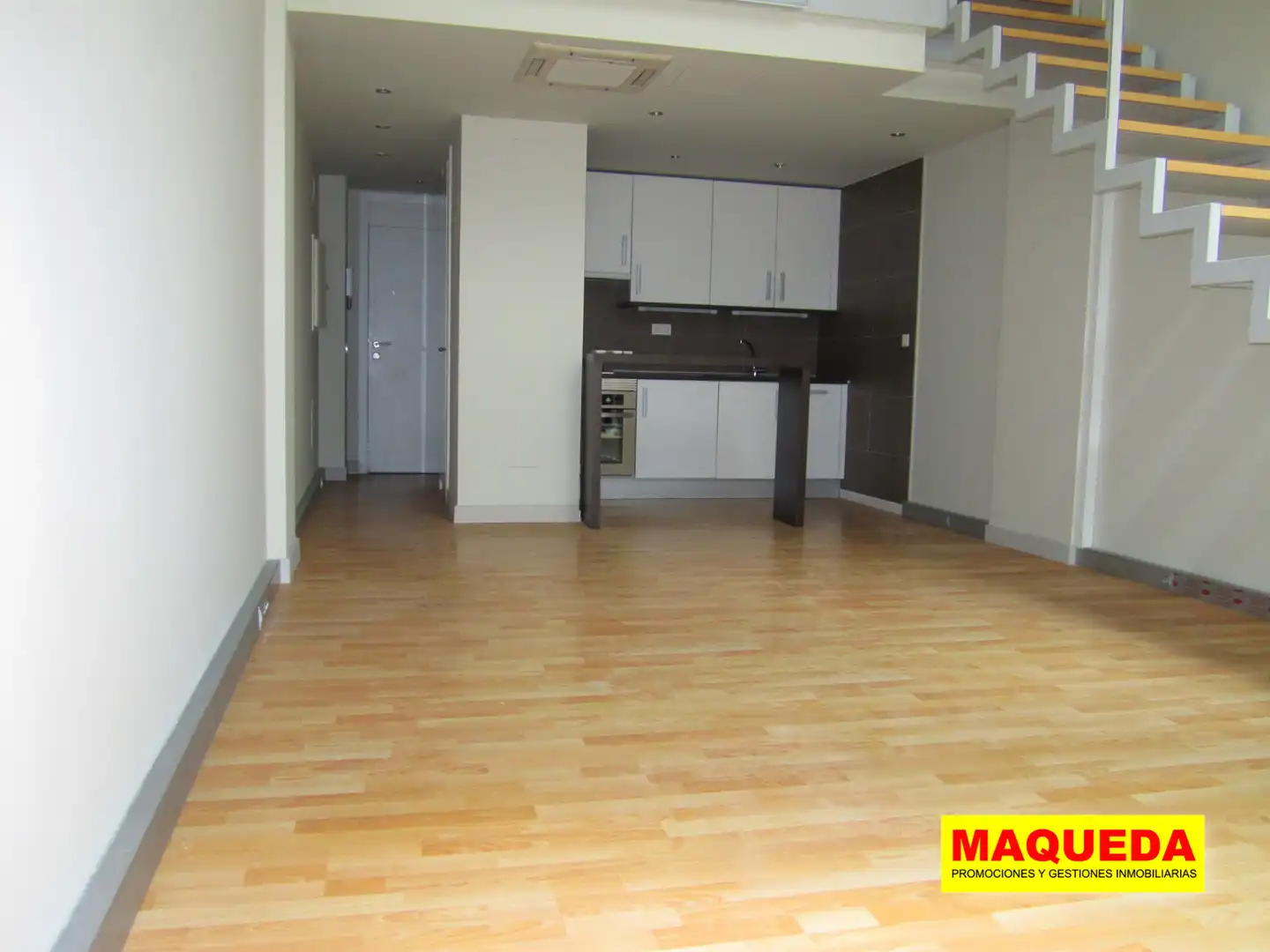 Loft zum Verkauf in Alcorcón mit Klimaanlage, Heizung und Privatgarten