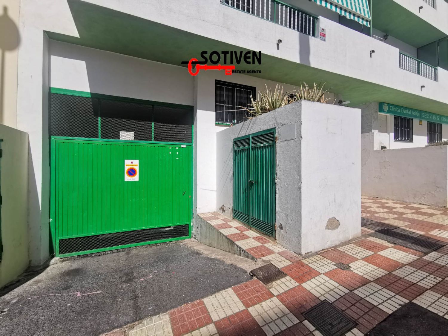 Vista exterior de Garatge en venda en Adeje