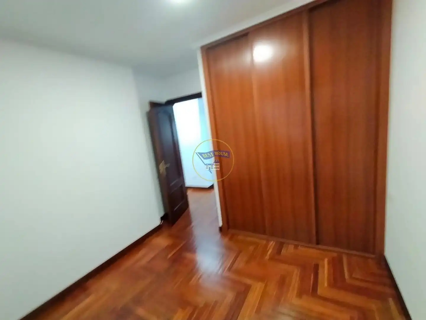 Flat for rent in Vigo   with Heating, Parquet flooring and Furnished