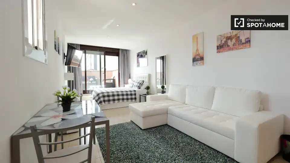 Flat with terrace to rent in Eixample, imagen 3