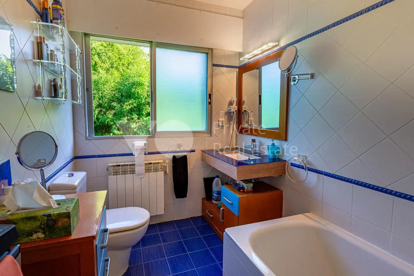 Bathroom of Houses for sale in Majadahonda  with Air Conditioner, Heating and Private garden
