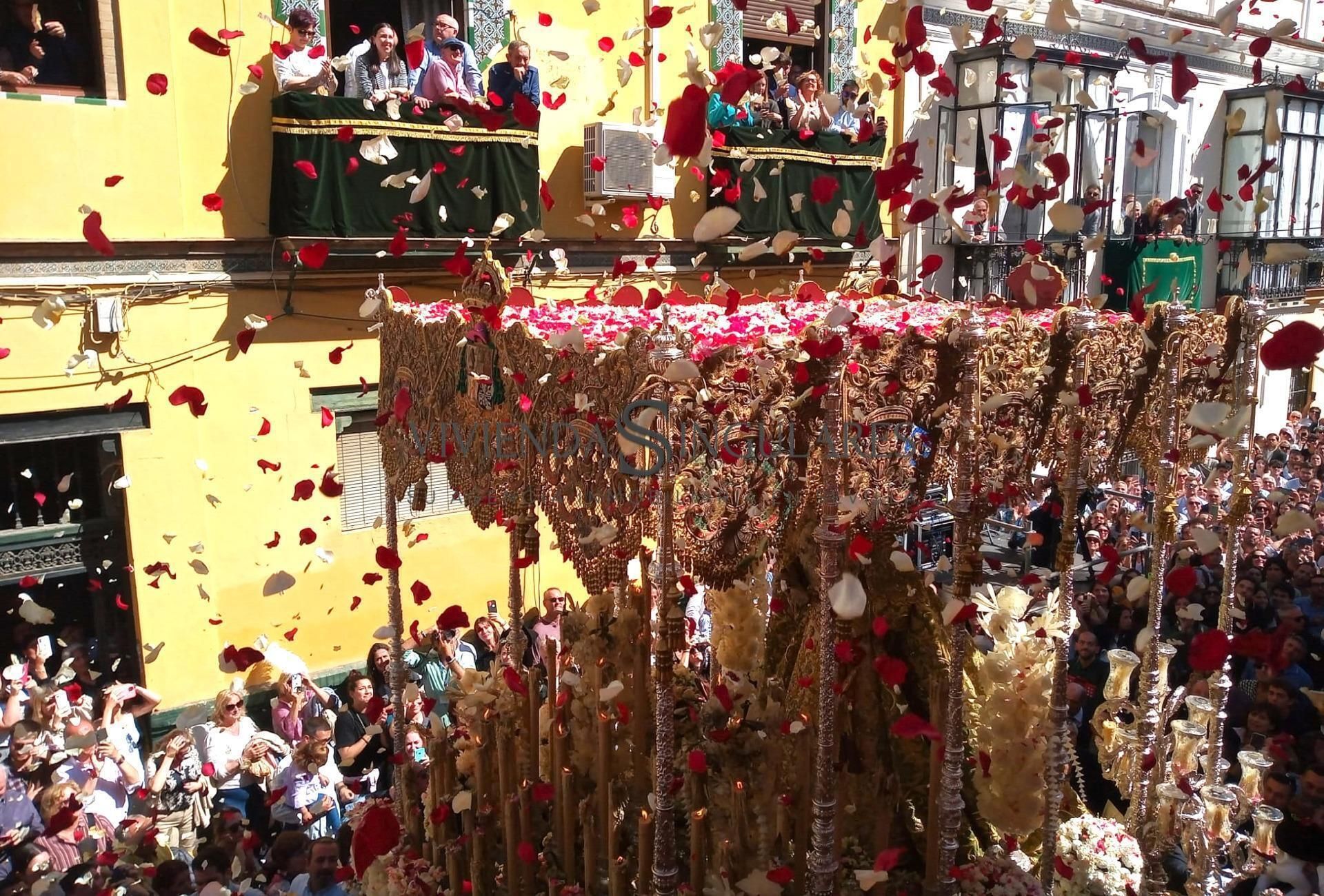 Exterior view of House or chalet for sale in  Sevilla Capital  with Air Conditioner, Terrace and Storage room