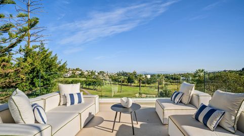 IMPRESIONANTE VILLA DE ARQUITECTO CON VISTAS AL GOLF EN PRIMERA LÍNEA EN NUEVA ANDALUCÍA, imatge 3