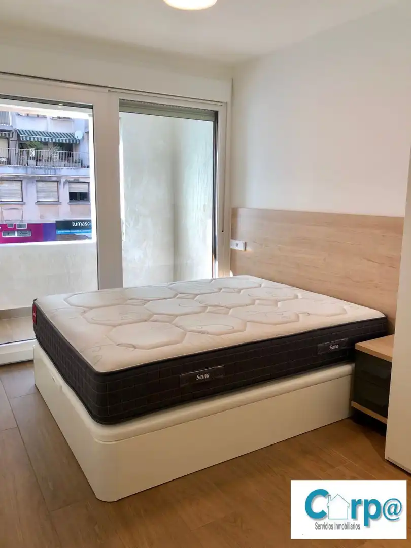 Habitación de Piso de alquiler en  Pamplona / Iruña con Calefacción, Terraza y Amueblado