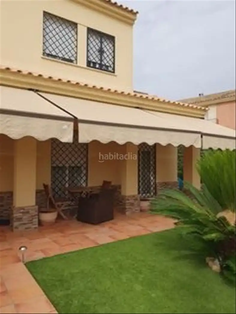 Maison mitoyenne avec jardin à vendre à Plaza Príncipe de Asturias 18