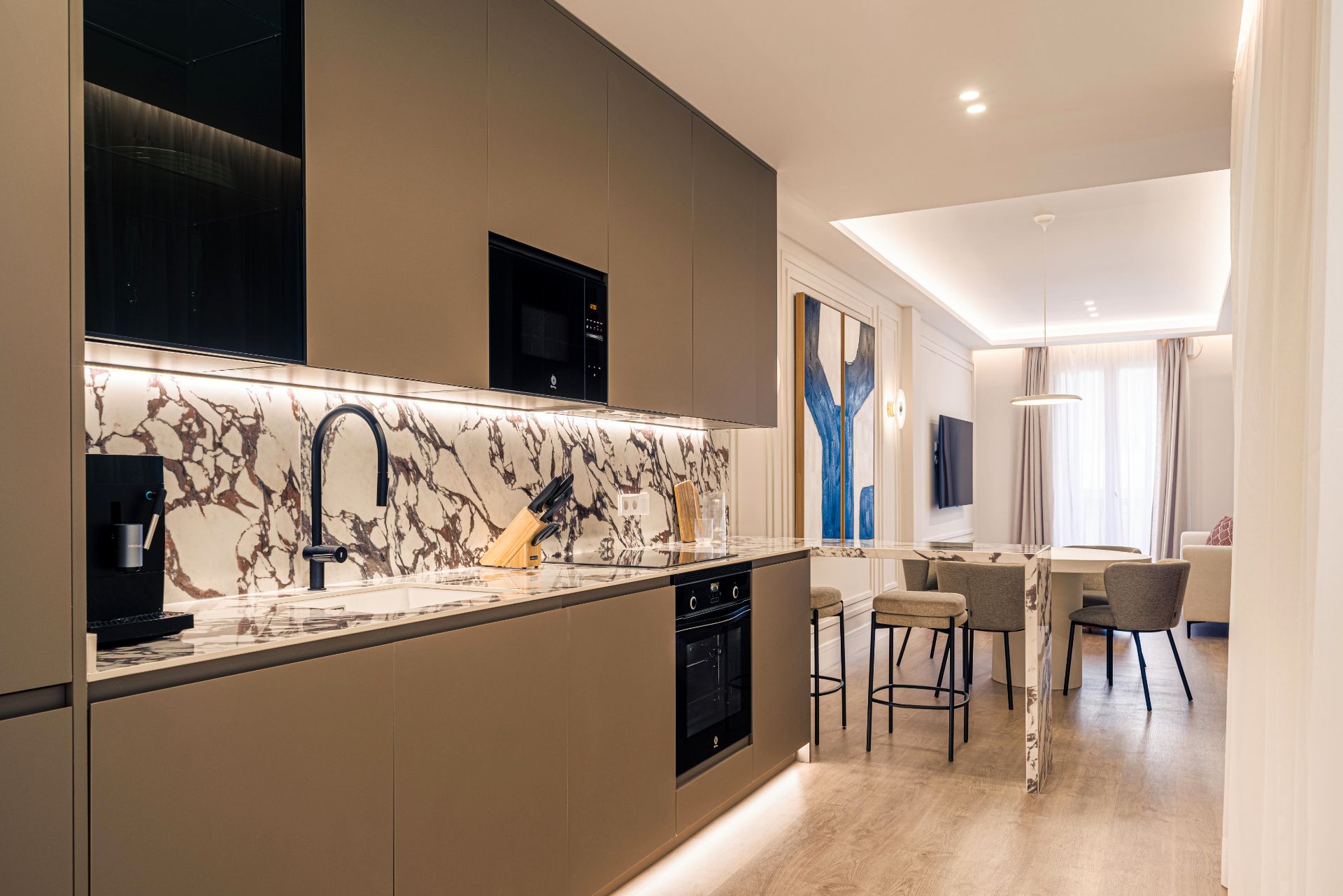 Cuina de Apartament en venda en  Madrid Capital amb Moblat i Balcó