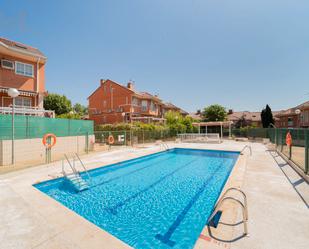 Piscina de Casa adosada en venda en Leganés amb Aire condicionat i Terrassa