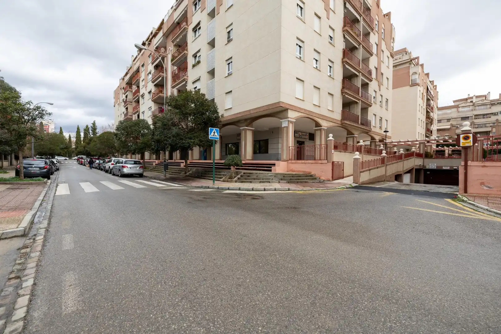 Vista exterior de Garatge en venda en Granada