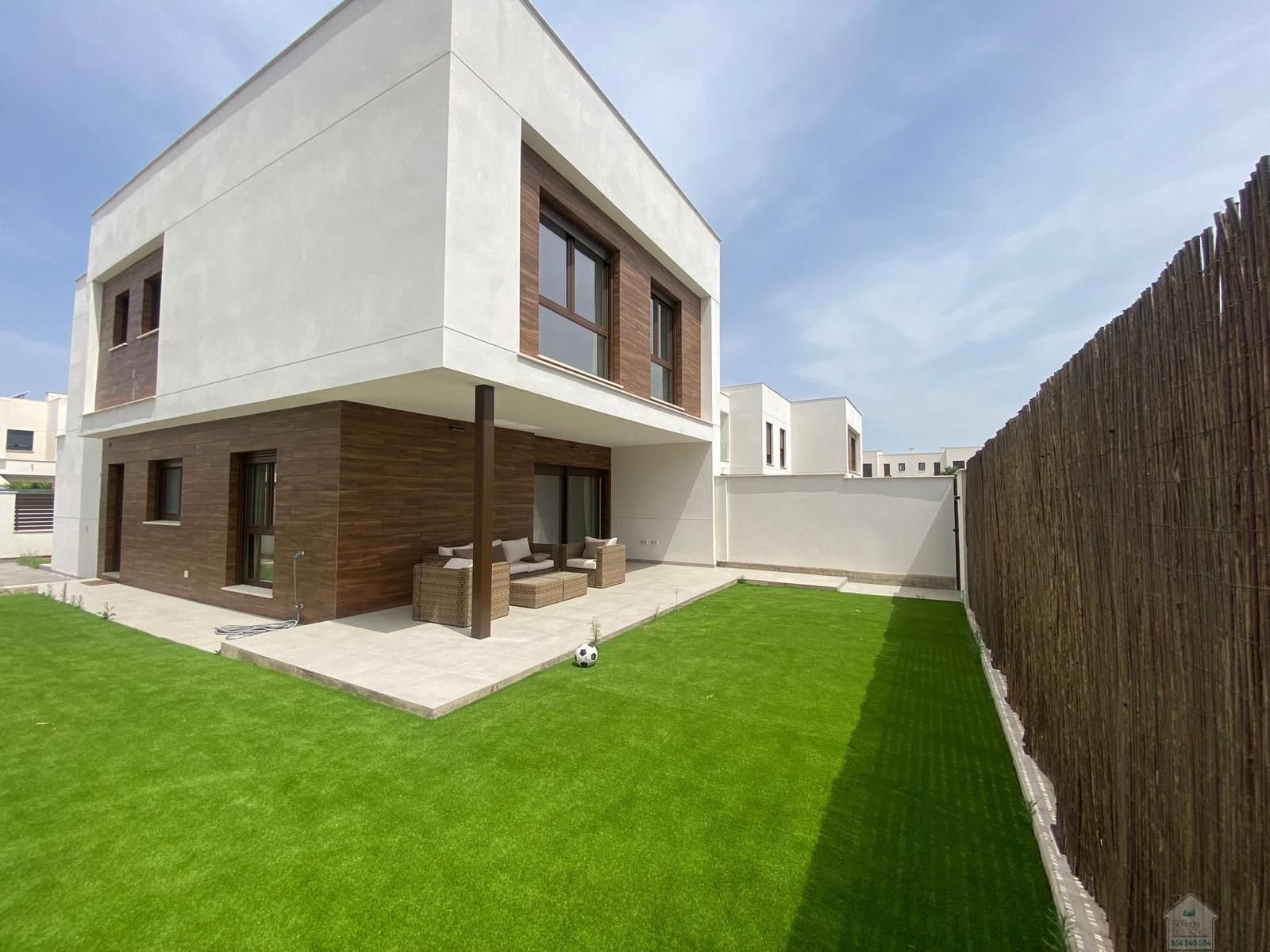 Garden of House or chalet to rent in Dos Hermanas  with Air Conditioner, Heating and Parquet flooring