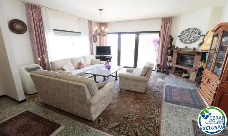 Sala d'estar de Casa o xalet en venda en Roses