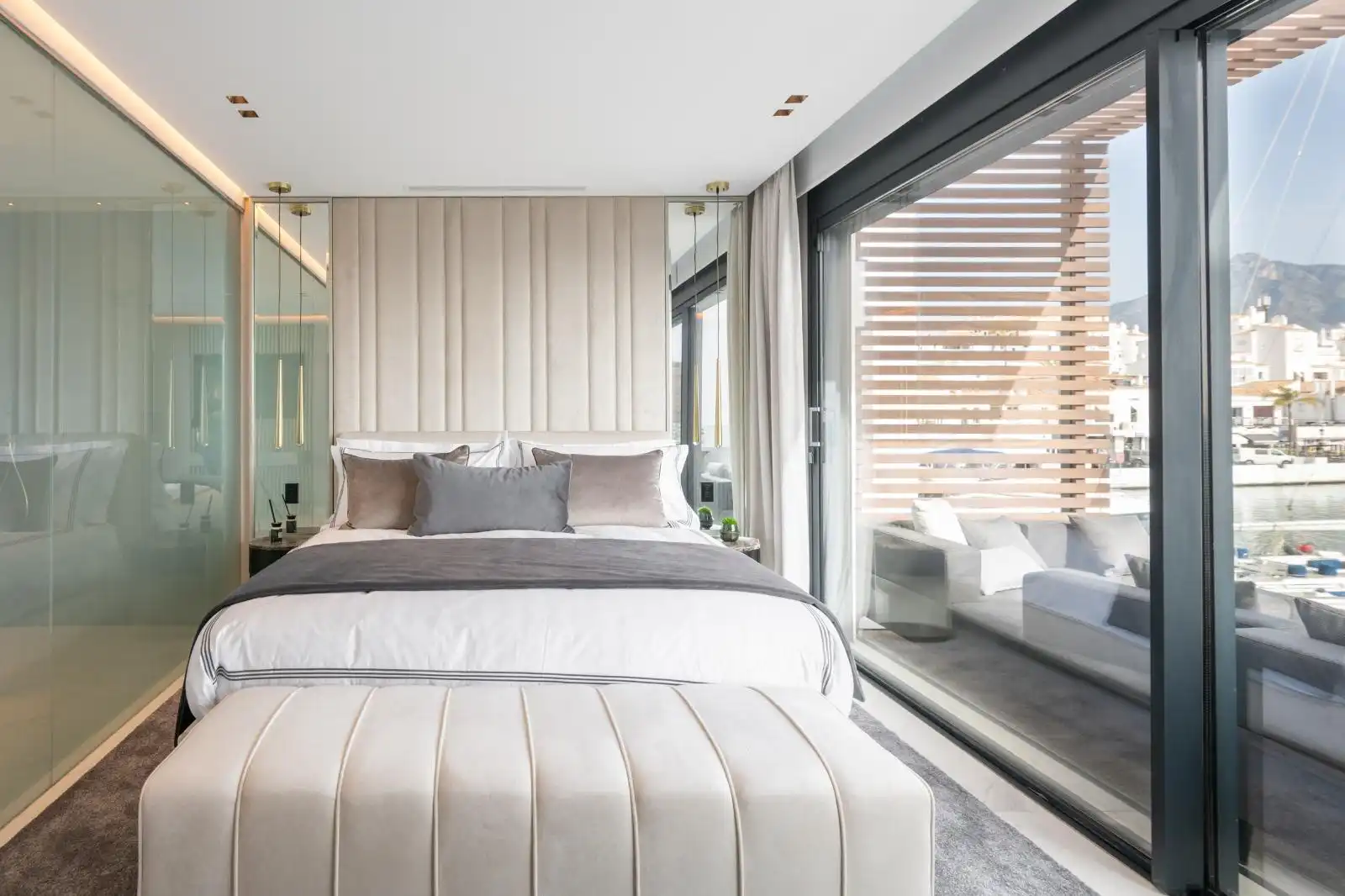 Bedroom of Flat for sale in Marbella  with Air Conditioner, Terrace and Oven