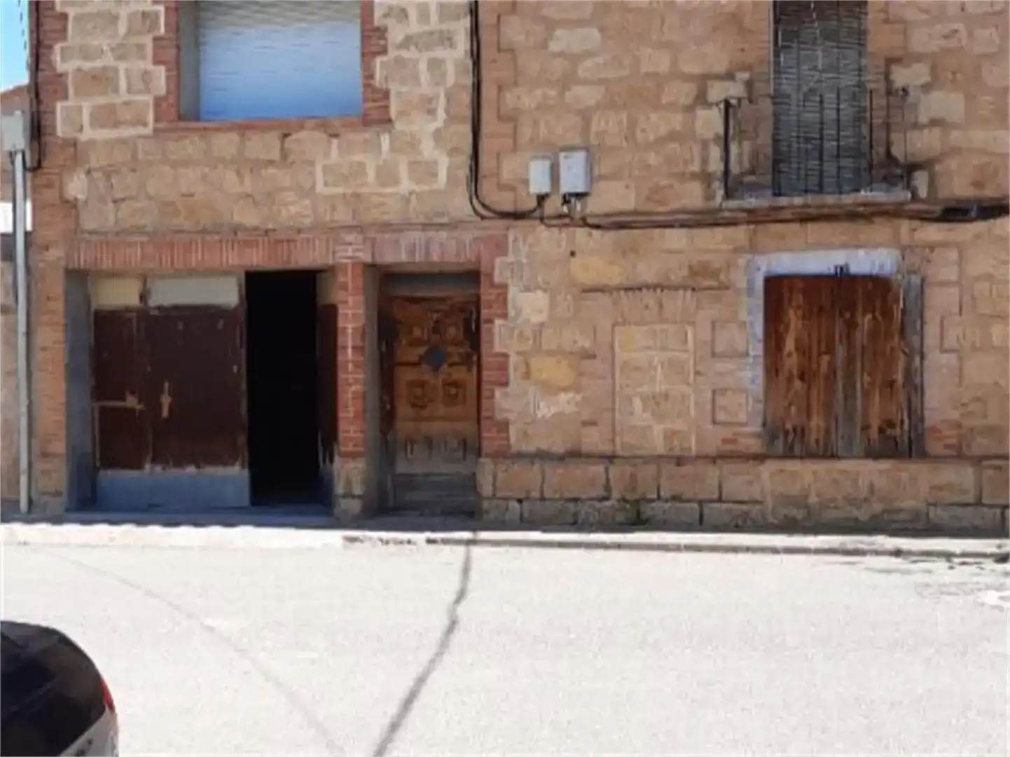 Vista exterior de Casa adosada en venda en Villarquemado amb Balcó