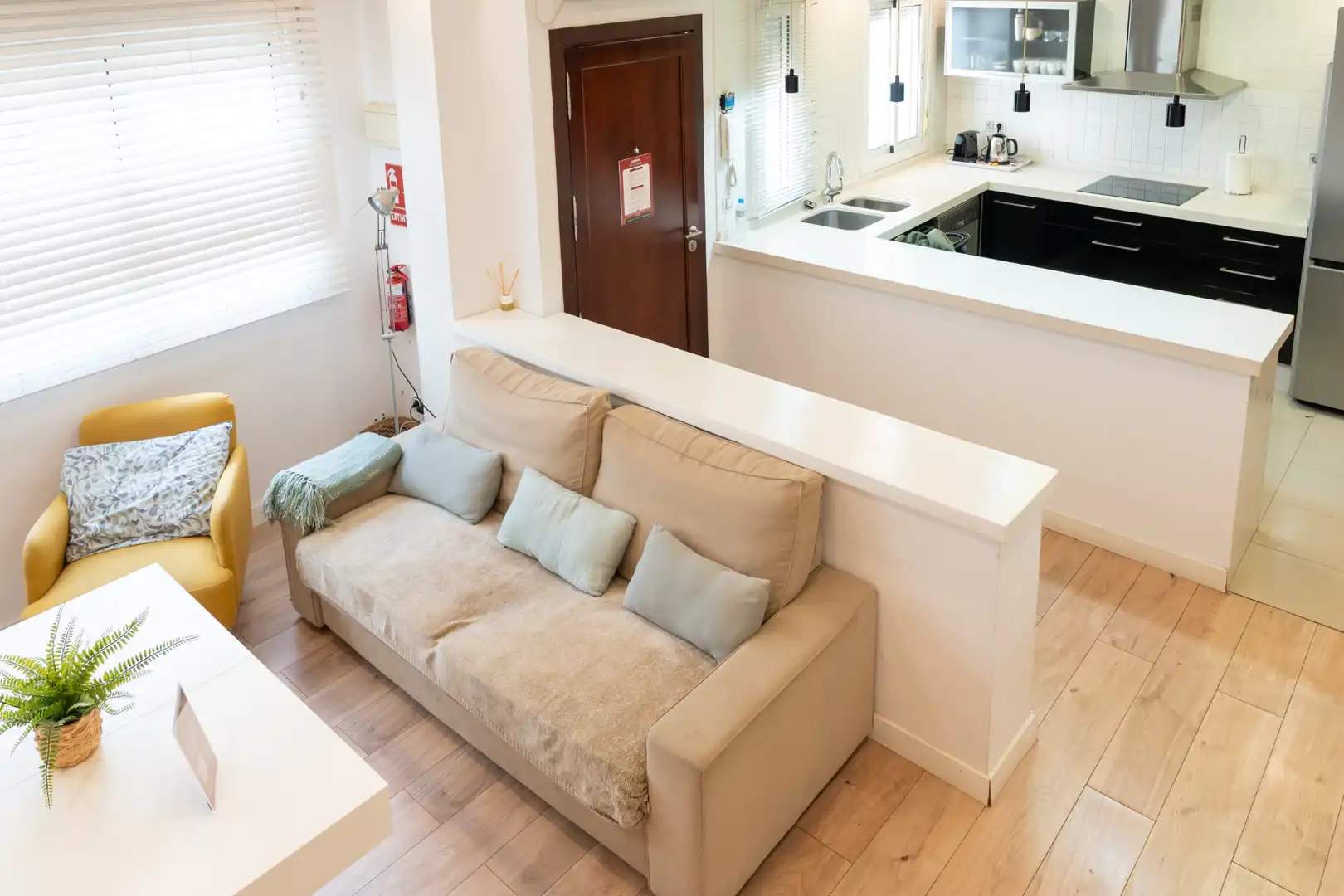 Living room of Flat for sale in Sevilla  with Air Conditioner, Heating and Parquet flooring