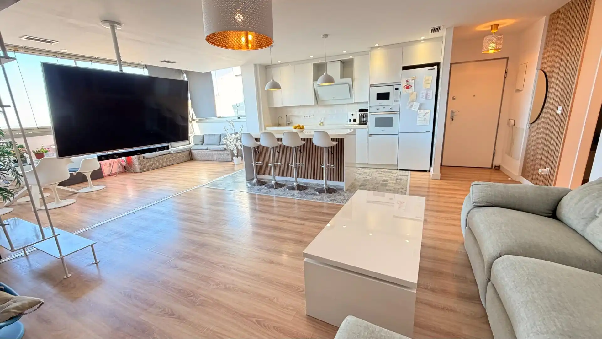 Wohnzimmer von Dachboden zum Verkauf in Elche / Elx mit Heizung, Terrasse und Abstellraum