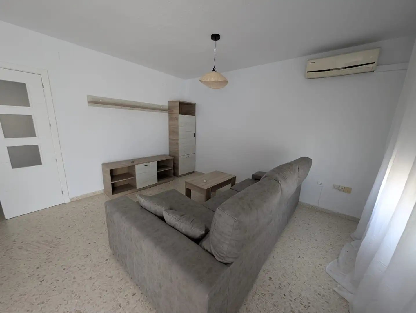 Sala d'estar de Pis de lloguer en Lucena amb Aire condicionat, Moblat i Forn