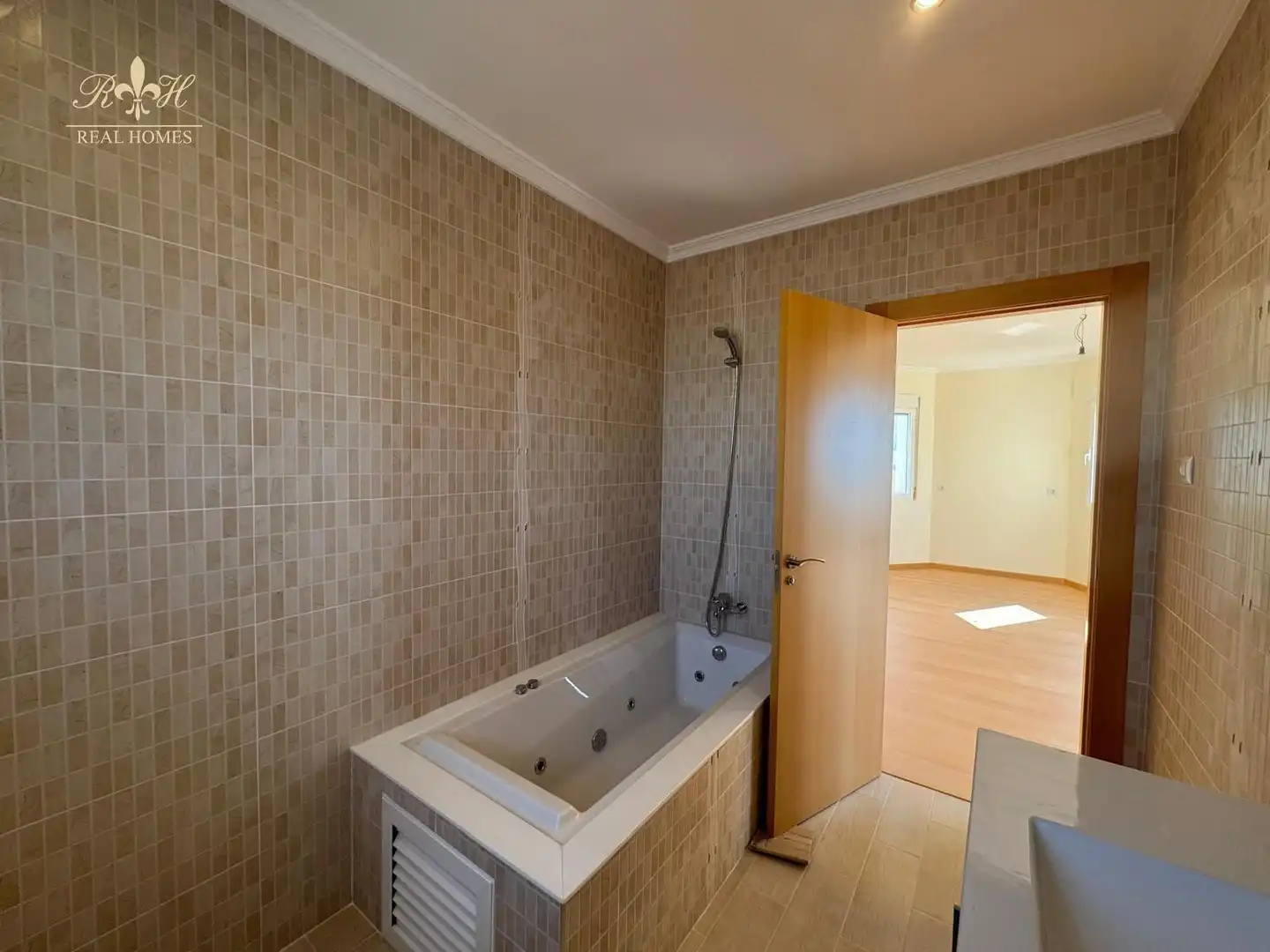 Bathroom of Houses for sale in L'Alfàs del Pi  with Air Conditioner, Heating and Swimming Pool