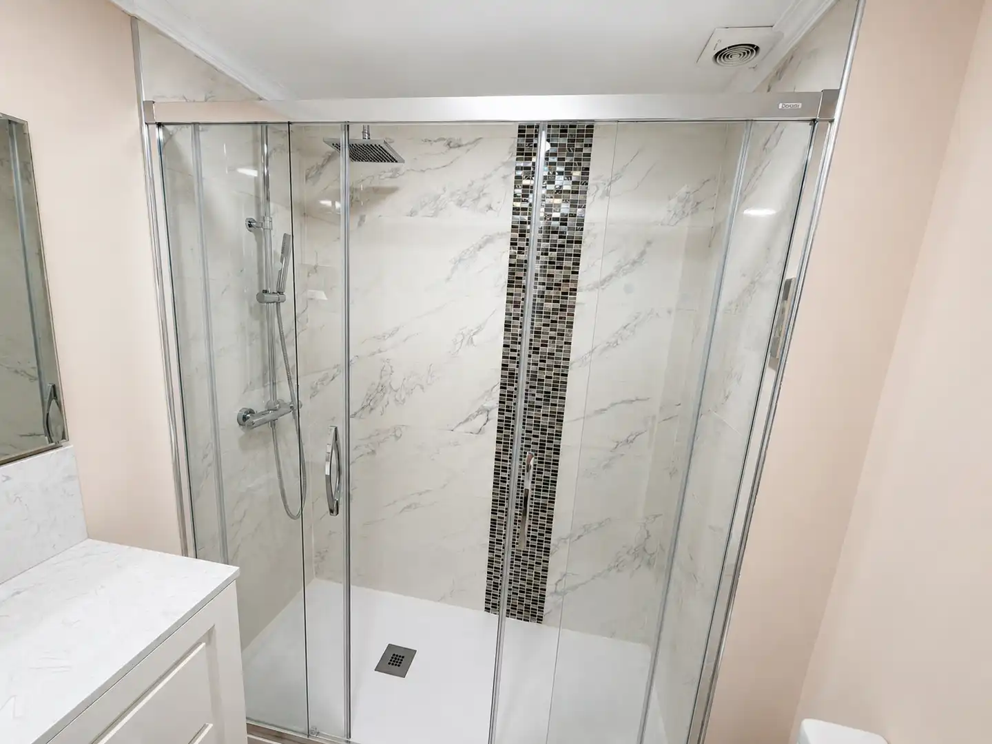 Bathroom of Flat for sale in Getafe  with Air Conditioner, Heating and Storage room