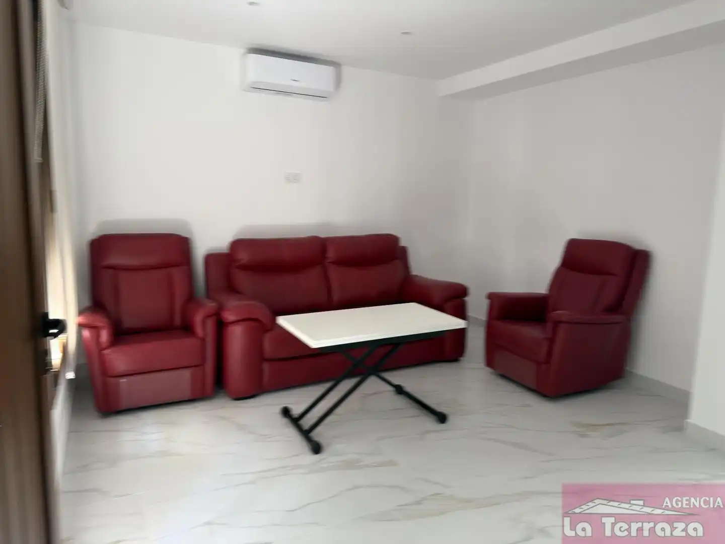 Sala de estar de Apartamento de alquiler en Estepona con Aire acondicionado