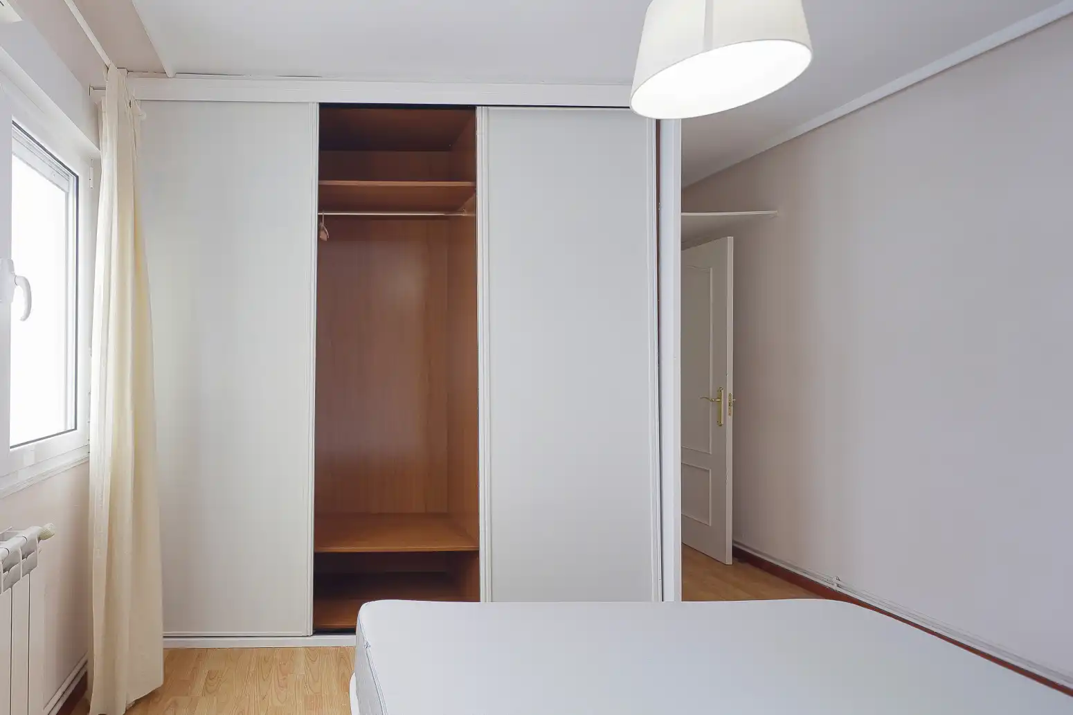 Habitación de Piso en venta en Gijón  con Calefacción, Terraza y Amueblado
