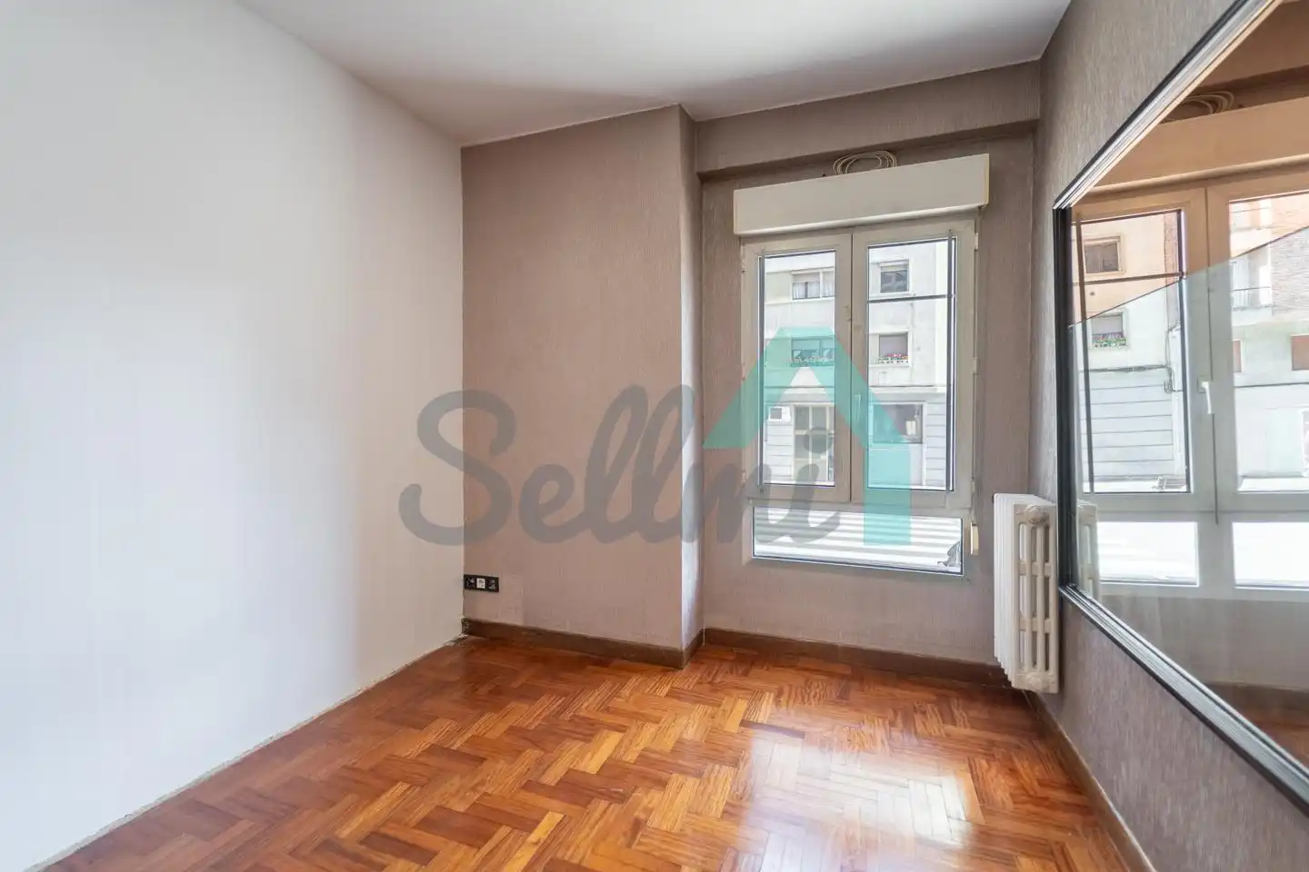 Habitación de Piso en venta en Oviedo  con Calefacción, Parquet y Terraza