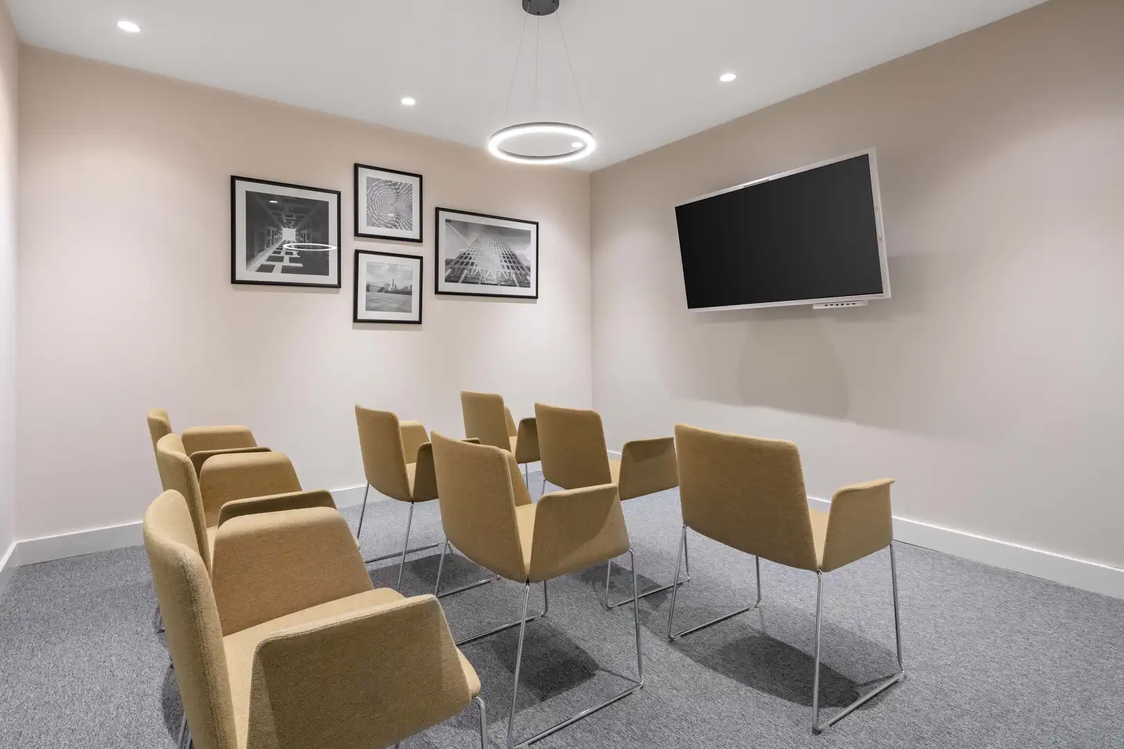 Office for rent in Oviedo   with Air Conditioner, Heating and Furnished