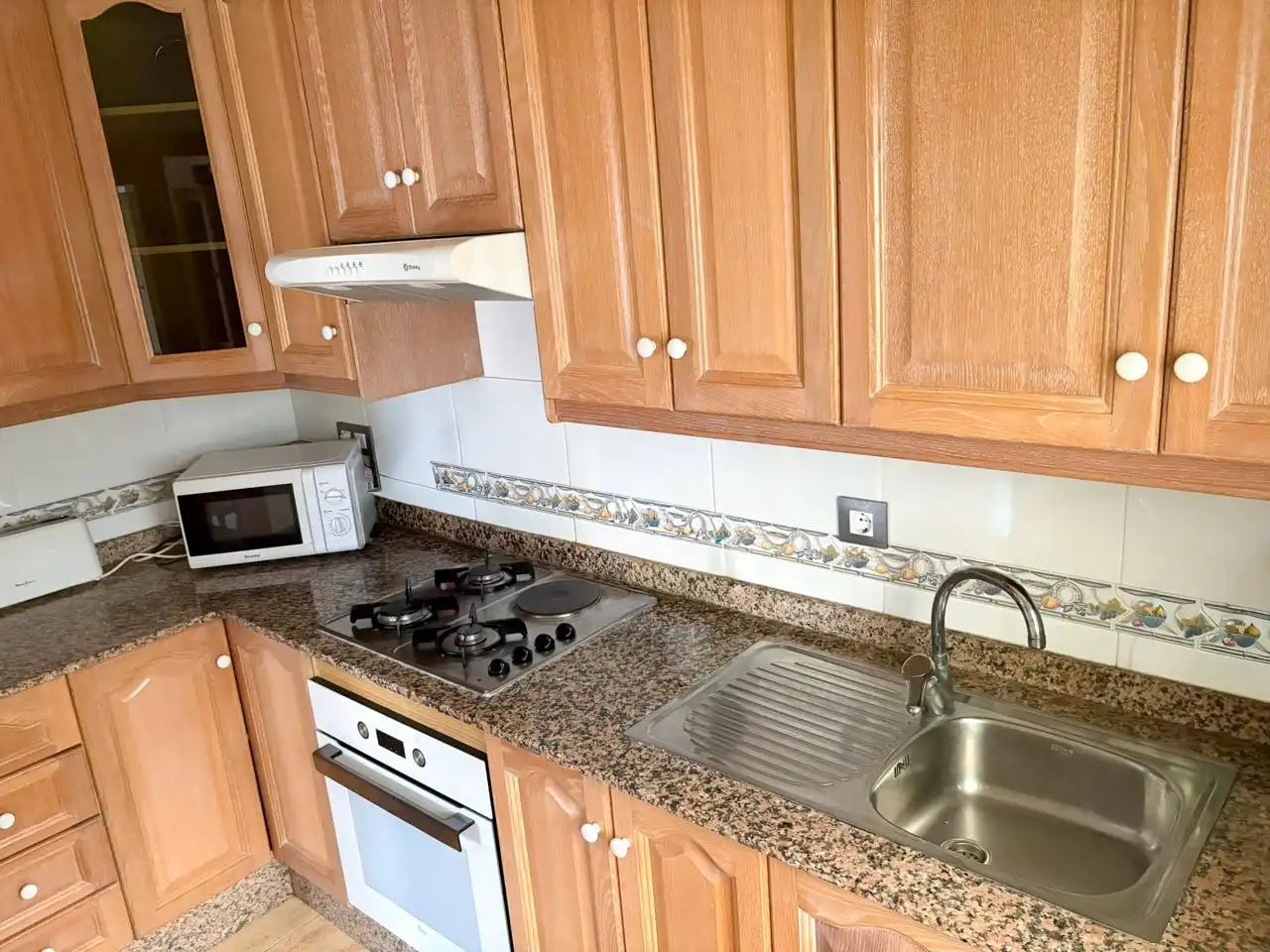 Küche von Haus oder Chalet zur Miete in Santa Pola mit Klimaanlage, Terrasse und Balkon