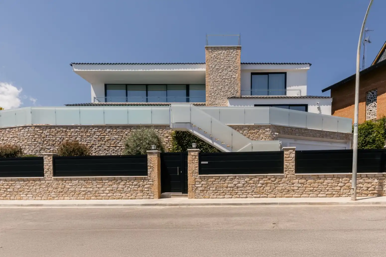 Vista exterior de Casa o xalet en venda en Viladecans amb Aire condicionat, Calefacció i Jardí privat
