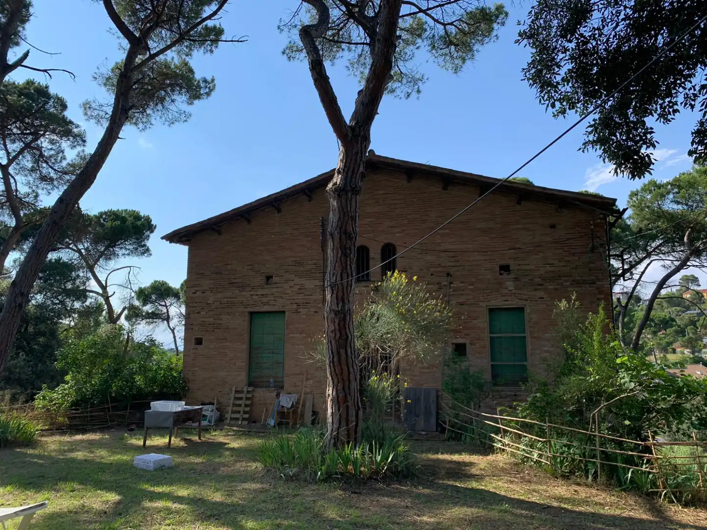 Vista exterior de Casa o xalet en venda en Sant Cugat del Vallès amb Jardí privat