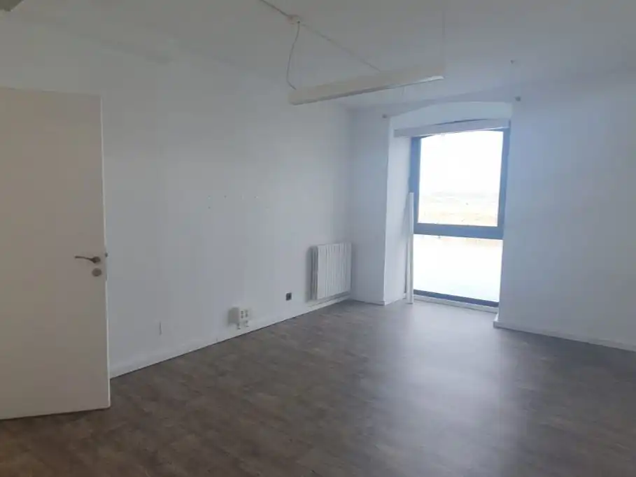 Schlafzimmer von Büro zur Miete in Gijón  mit Heizung und Internet