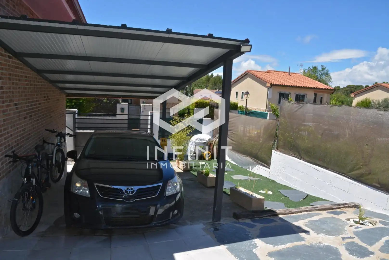 Parking of Houses for sale in Yebes  with Air Conditioner, Heating and Private garden