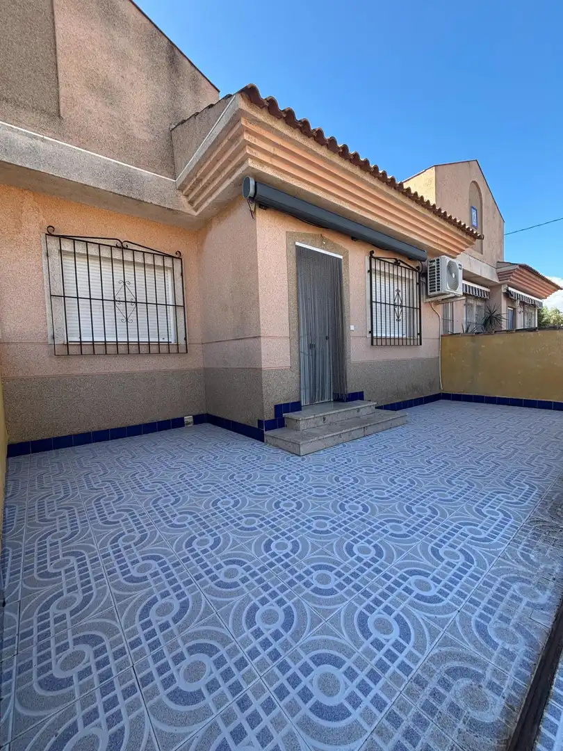 Casa aparellada amb jardí en venda a BABOR - URRUTIAS 8, imagen 2