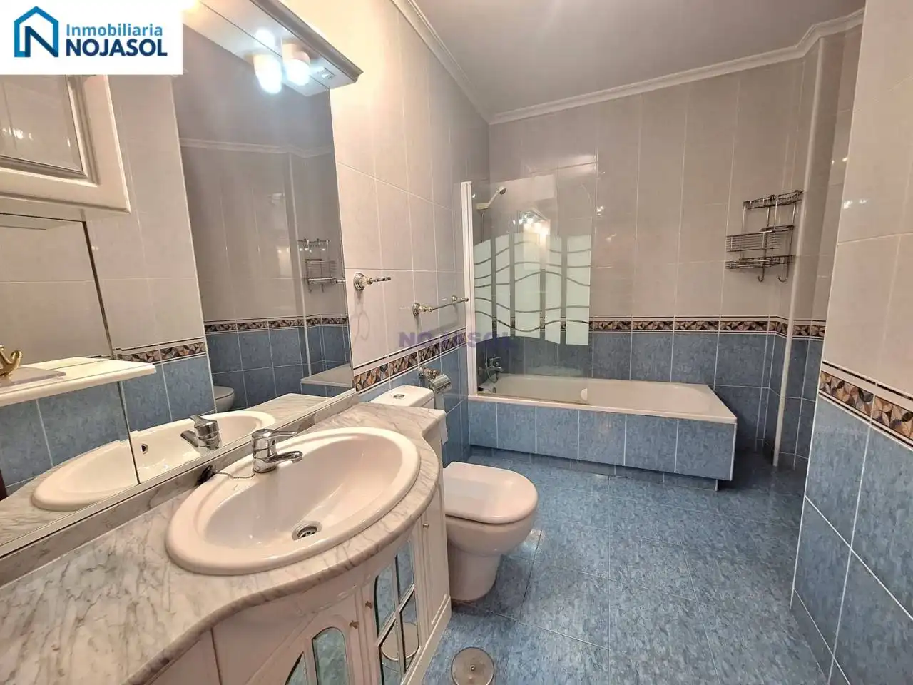 Baño de Apartamento de alquiler en Noja con Calefacción, Jardín privado y Terraza