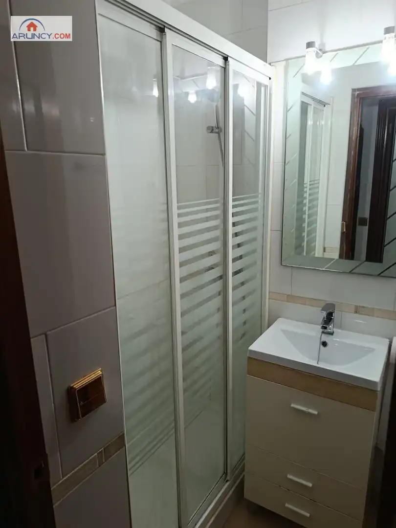 Badezimmer von Wohnung zur Miete in Sevilla mit Klimaanlage, Heizung und Möbliert